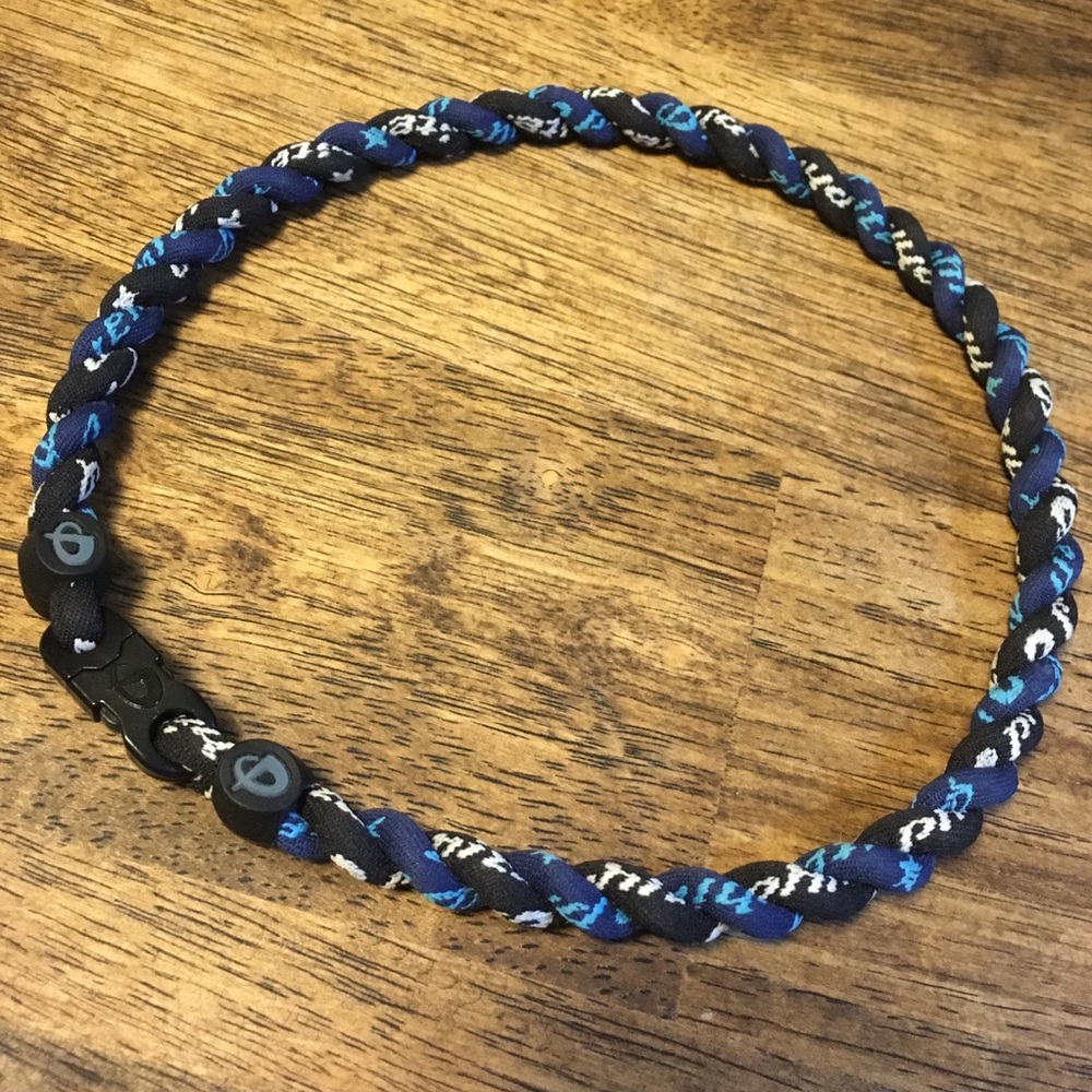 Phiten Tornado🌪 Necklace 18”